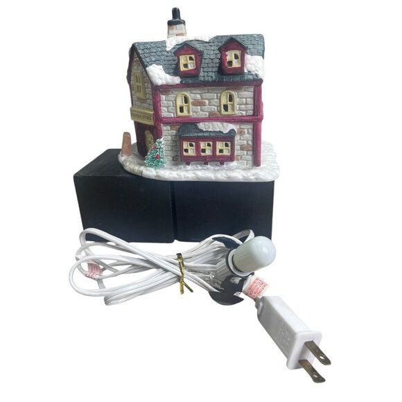 Vintage Christmas Valley Village General Store Light 1990-1992 Philippines Made - Picture 2 of 10